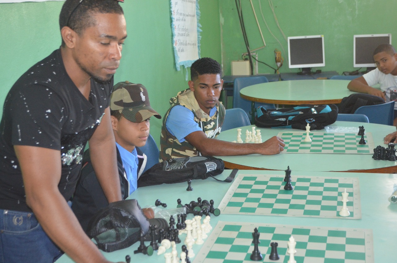 Clases de Ajedrez en el Liceo Francisco Henríquez y Carvajal, Cotuí - Febrero 14, 2018