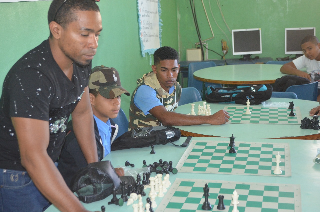 Clases de Ajedrez en el Liceo Francisco Henríquez y Carvajal, Cotuí - Febrero 14, 2018